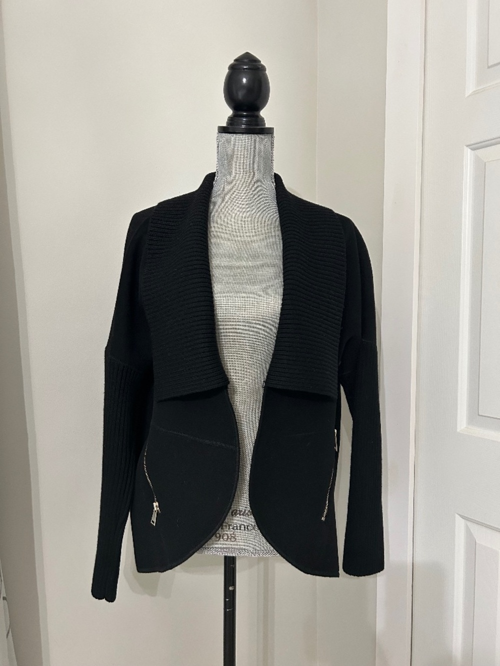 St. John Women’s Jacket Blazer Cardigan Size M Black Angora Wool Cashmere